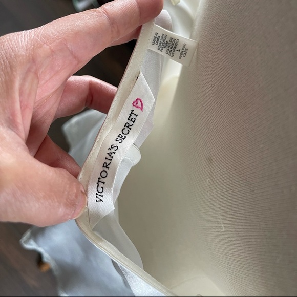 Y2K Victoria’s Secret ivory slip with lace trim - Picture 3 of 4